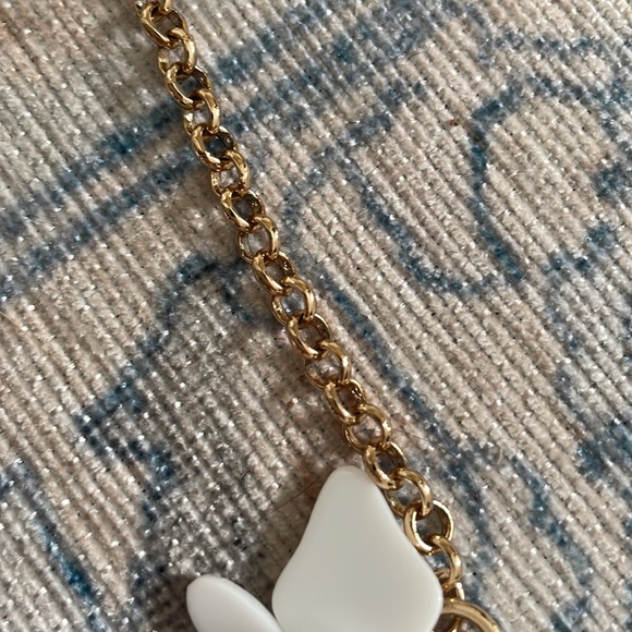 NWT white flower kids necklace - Picture 6 of 6